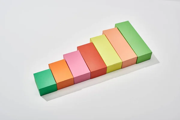 Barevné Bloky Zvětšují Graf Stínem Bílém Pozadí — Stock fotografie