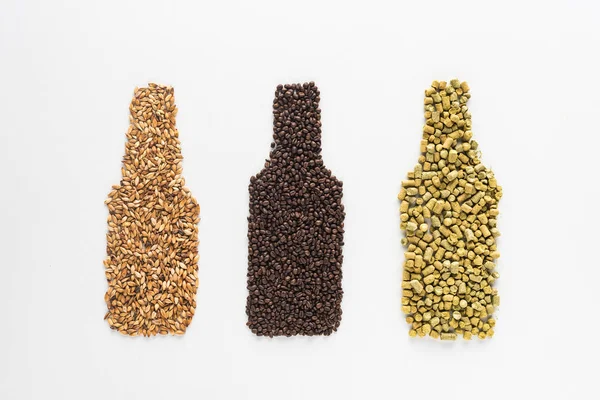 Вид Сверху Цельную Пшеницу Зерно Кофе Рядом Прессованным Хмелем Форме — стоковое фото