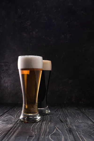 Glasses Fresh Light Dark Beer Wooden Table — Stock Photo, Image