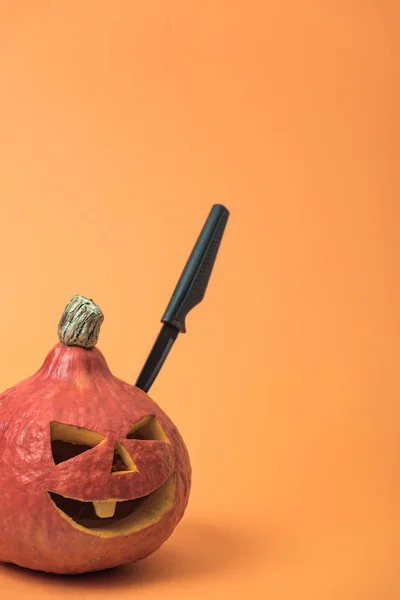 Spooky Halloween Pumpkin Knife Orange Background — Stock Photo, Image