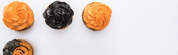 Flat Lay Delicious Halloween Cupcakes White Background Copy Space Panoramic — Stock Photo, Image