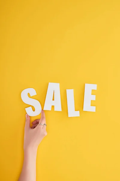 Cropped View Woman Holding Sale Lettering Yellow Background — Stock Photo, Image
