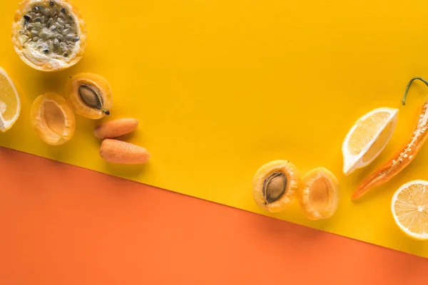 Felülnézet Friss Gyümölcsök Zöldségek Sárga Narancssárga Háttér Másolási Hely — Stock Fotó