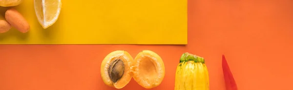Felső Kilátás Sárga Gyümölcsök Zöldségek Narancssárga Háttér Fénymásolás Panoráma Lövés — Stock Fotó