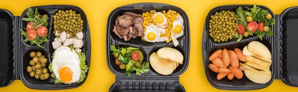 Tiro Panorâmico Pacotes Ecológicos Com Legumes Maçãs Carne Ovos Fritos — Fotografia de Stock