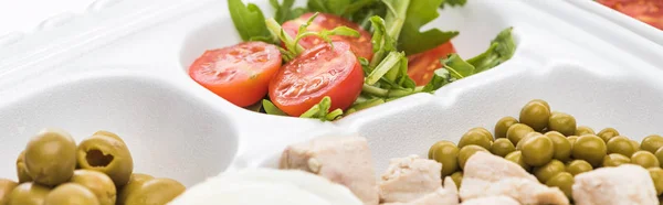 Tiro Panorâmico Pacote Ecológico Com Legumes Carne Salada Fundo Branco — Fotografia de Stock