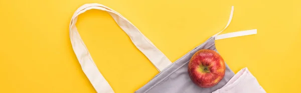 Top View Ripe Apple Eco Friendly Bags Isolated Yellow Panoramic — Stock Photo, Image