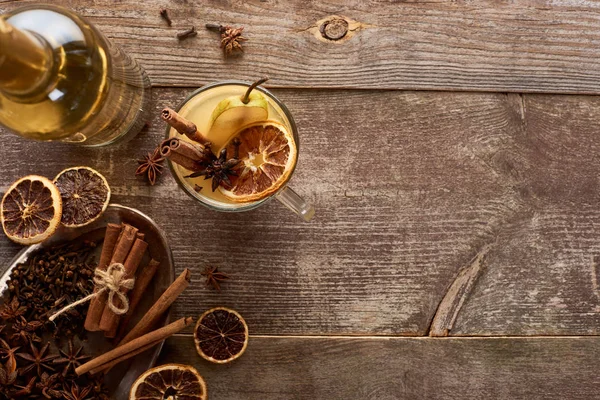 Top View Traditional Pear Mulled Wine Spices Wooden Rustic Table — Stock Photo, Image