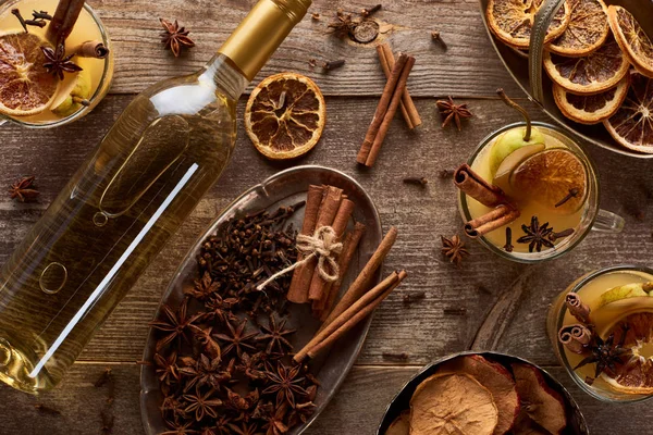 Top View Delicious Pear Mulled Wine Spices Wooden Rustic Table — Stock Photo, Image