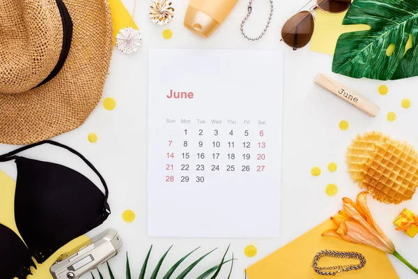 Página Del Calendario Junio Bloque Madera Con Inscripción Junio Sombrero —  Fotos de Stock