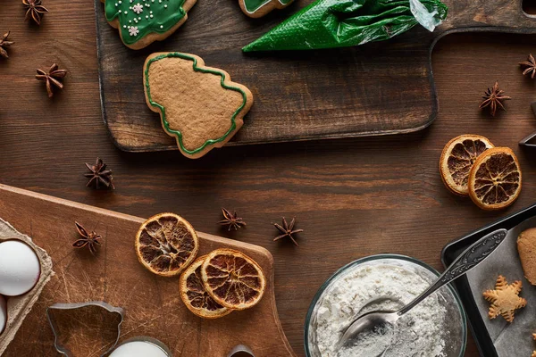 Vista Superior Preparação Biscoitos Natal Mesa Madeira — Fotografia de Stock