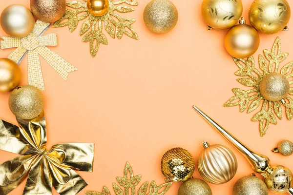 Marco Decoración Navidad Oro Sobre Fondo Naranja Con Espacio Copia — Foto de Stock