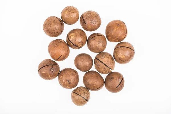 Vista Superior Nueces Macadamia Dispersas Aisladas Blanco — Foto de Stock
