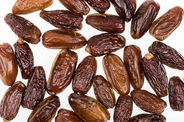 Bovenaanzicht Van Lekker Gedroogde Dadels Geïsoleerd Wit — Stockfoto