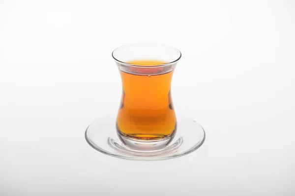 Tasse Thé Verre Sur Soucoupe Isolée Sur Blanc — Photo