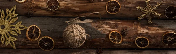 Вид Зверху Аніс Сушені Цитрусові Скибочки Куля Нитки Сніжинки Дерев — стокове фото
