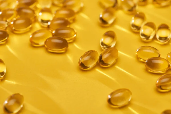 Close View Golden Shiny Fish Oil Capsules Scattered Yellow Bright — Stock Photo, Image