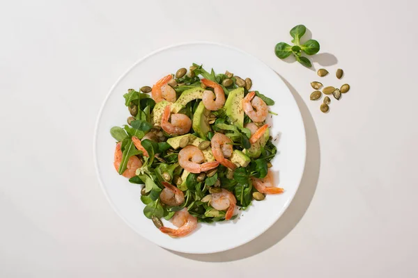 Top View Fresh Green Salad Pumpkin Seeds Shrimps Avocado Plate — Stock Photo, Image