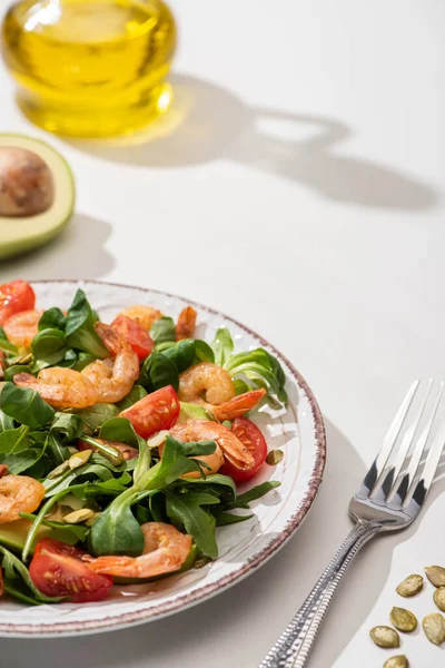 Selective Focus Fresh Green Salad Shrimps Avocado Plate Fork Ingredients — Stock Photo, Image