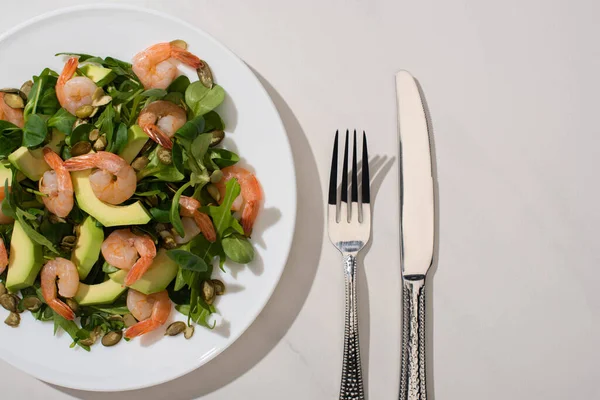 Top View Fresh Green Salad Pumpkin Seeds Shrimps Avocado Plate — Stock Photo, Image