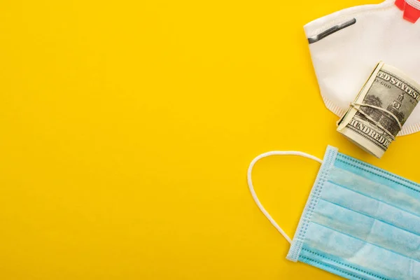 Top View Money Roll Säkerhet Och Medicinska Masker Gul Bakgrund — Stockfoto