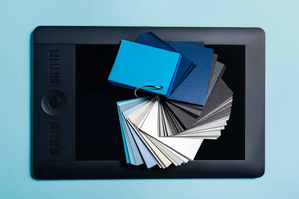 Top View Color Samples Graphics Tablet Blue Background — Stock Photo, Image