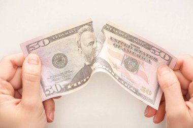 KYIV, UKRAINE - 25 Mart 2020: yırtılan kadının beyaz banknot üzerindeki görüntüsü 