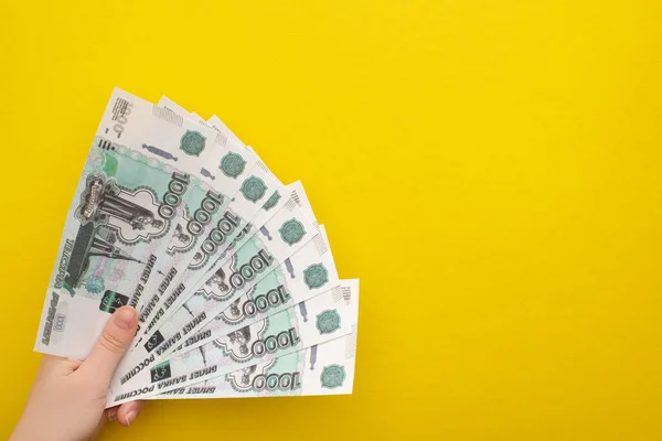 Quiiv Ucrânia Março 2020 Vista Superior Mulher Segurando Rublos Russos — Fotografia de Stock