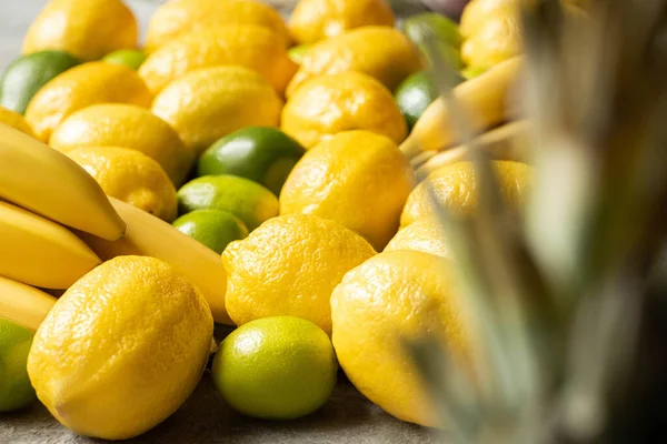 Selective Focus Colorful Yellow Green Delicious Summer Fruits — Stock Photo, Image