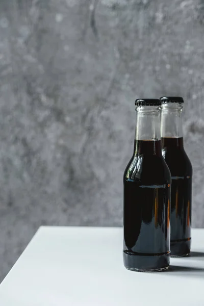 Kalter Brühkaffee Flaschen Auf Weißem Tisch — Stockfoto