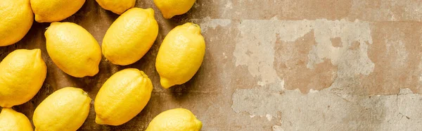 Top View Ripe Yellow Lemons Weathered Surface Panoramic Shot — Stock Photo, Image
