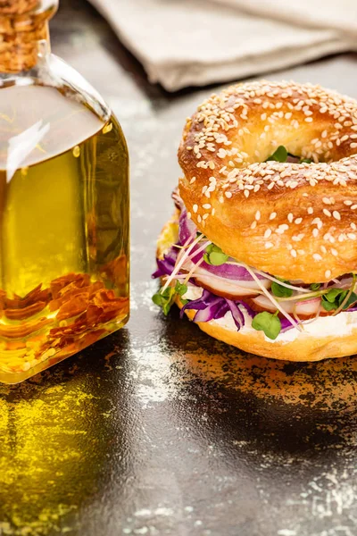 Fresh Delicious Bagel Meat Red Onion Cream Cheese Sprouts Textured — Stock Photo, Image