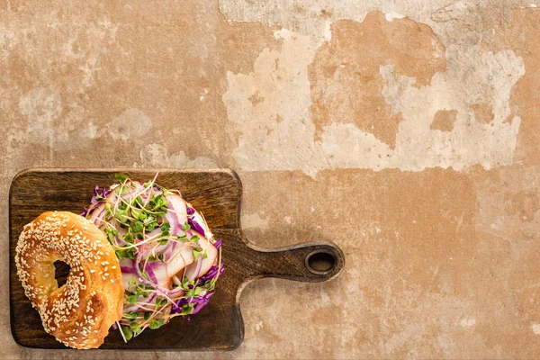 Top View Fresh Delicious Bagel Meat Red Onion Sprouts Wooden — Stock Photo, Image