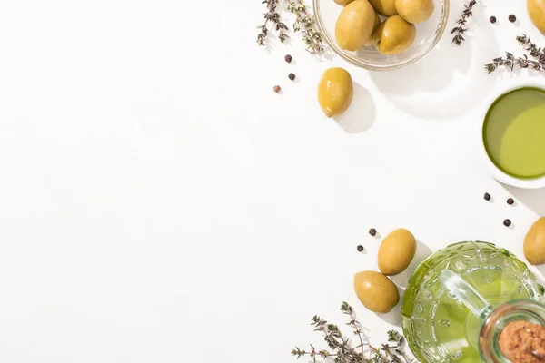Vue Dessus Huile Olive Dans Bol Verre Une Bouteille Près — Photo