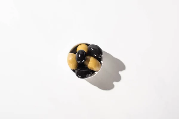 Top View Black Green Olives Bowl White Background — Stock Photo, Image