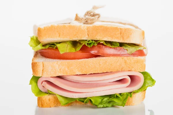 Délicieux Sandwich Frais Avec Des Tranches Saucisse Laitue Sur Surface — Photo