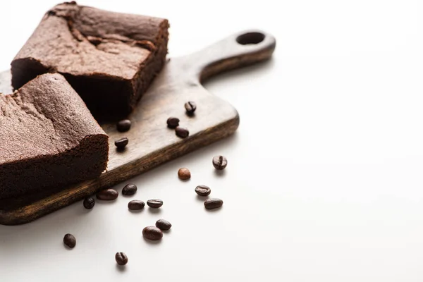 Selective Focus Delicious Brownie Pieces Wooden Cutting Board Coffee Beans — Stock Photo, Image