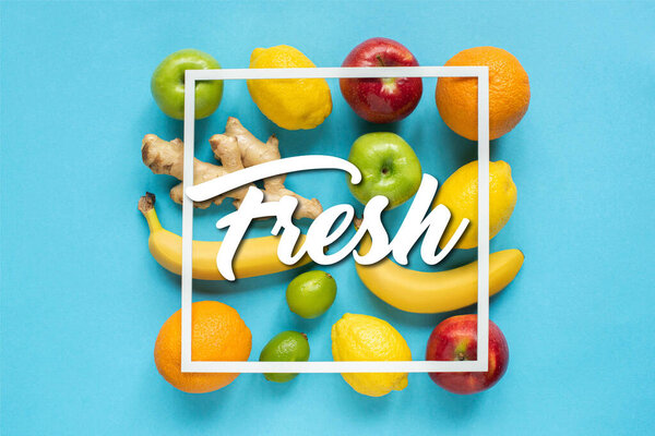 верхний вид спелых фруктов и квадратная рамка на голубом фоне, свежая иллюстрация
