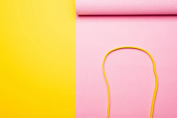 Top View Elastic Band Pink Fitness Mat Yellow Background — Stock Photo, Image