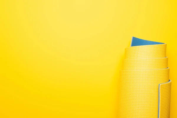Top View Rolled Fitness Mat Yellow Background — Stock Photo, Image