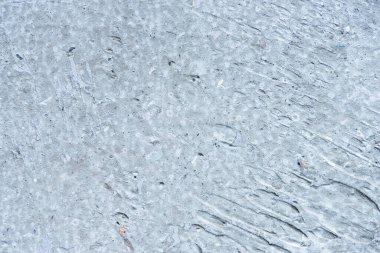 Sert, soyut, gri beton desenli duvar.