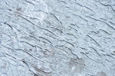 Sert, soyut, gri beton desenli duvar.