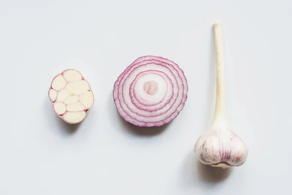 Top View Cut Red Onion Garlic White Background — Stock Photo, Image
