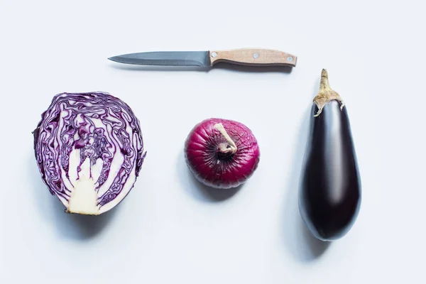 Flat Lay Knife Red Onion Red Cabbage Eggplant White Background — Stock Photo, Image