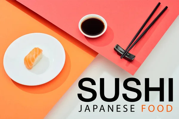 Čerstvé Nigiri Lososem Blízkosti Sojové Omáčky Hůlky Sushi Japonské Jídlo — Stock fotografie