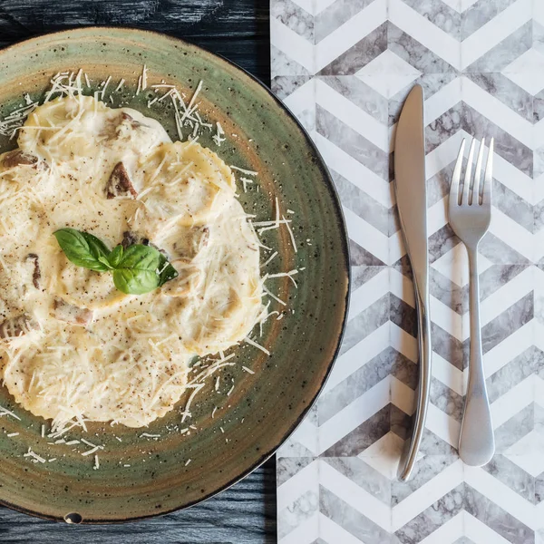 Top view of delicious ravioli with spinach and ricotta cheese on table — Stock Photo