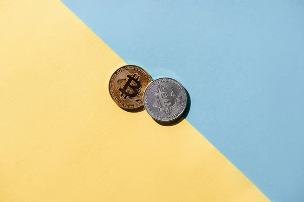 Top view of arranged silver and golden bitcoins on colorful background — Stock Photo