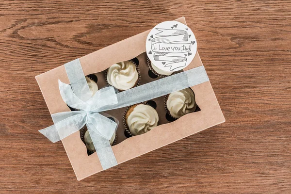 Top view of box with tasty cupcakes in box with i love you dad greeting card, Happy fathers day concept — Stock Photo