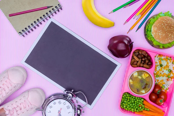 Top view of blackboard and tray with kids lunch for school on trendy violet surface — Stock Photo