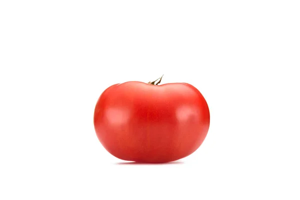 Primer plano vista de tomate fresco aislado en blanco - foto de stock